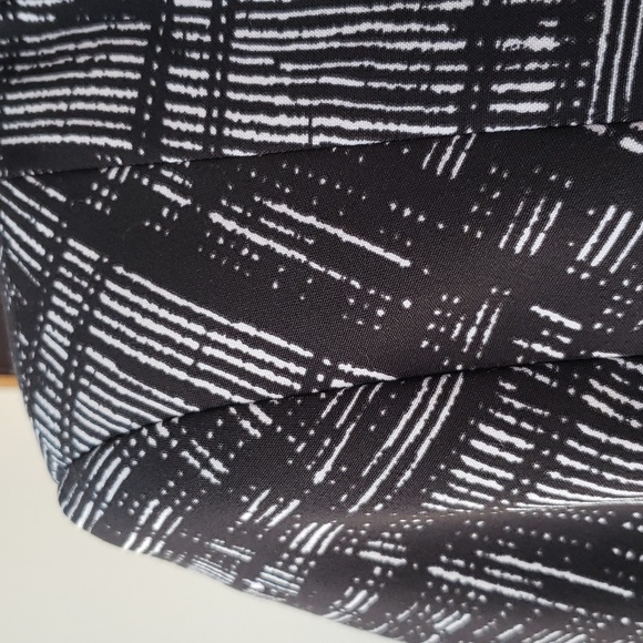 Black and White Investments Petites blazer with 3/4 sleeves - Picture 4 of 11